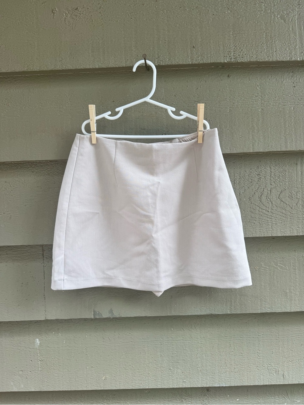 Abercrombie & Fitch Cream Mini Skort